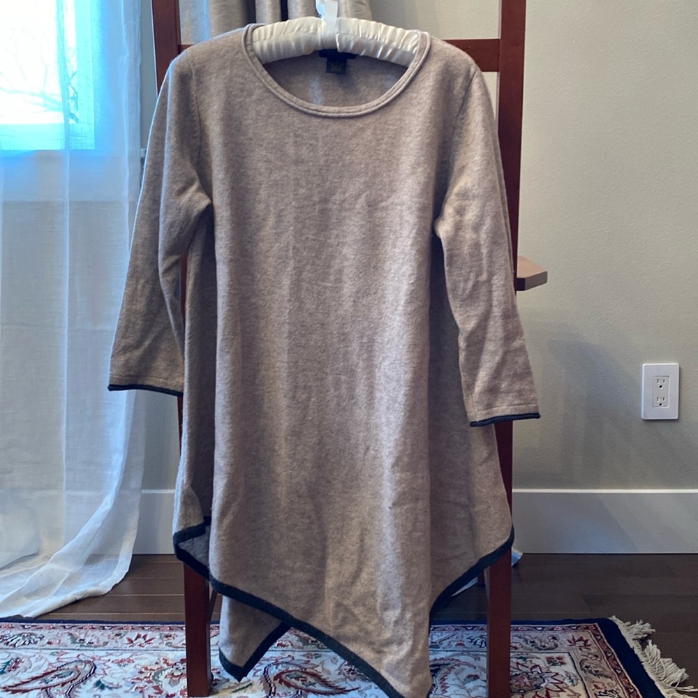 Asymmetrical 100% cashmere sweater by Philosophy